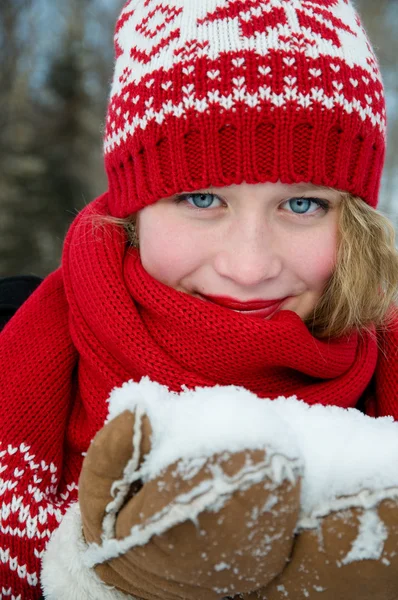 Beautiful blond girl.Traditional   Christmas decorative knitted pattern in Scandinavian style — Stock fotografie